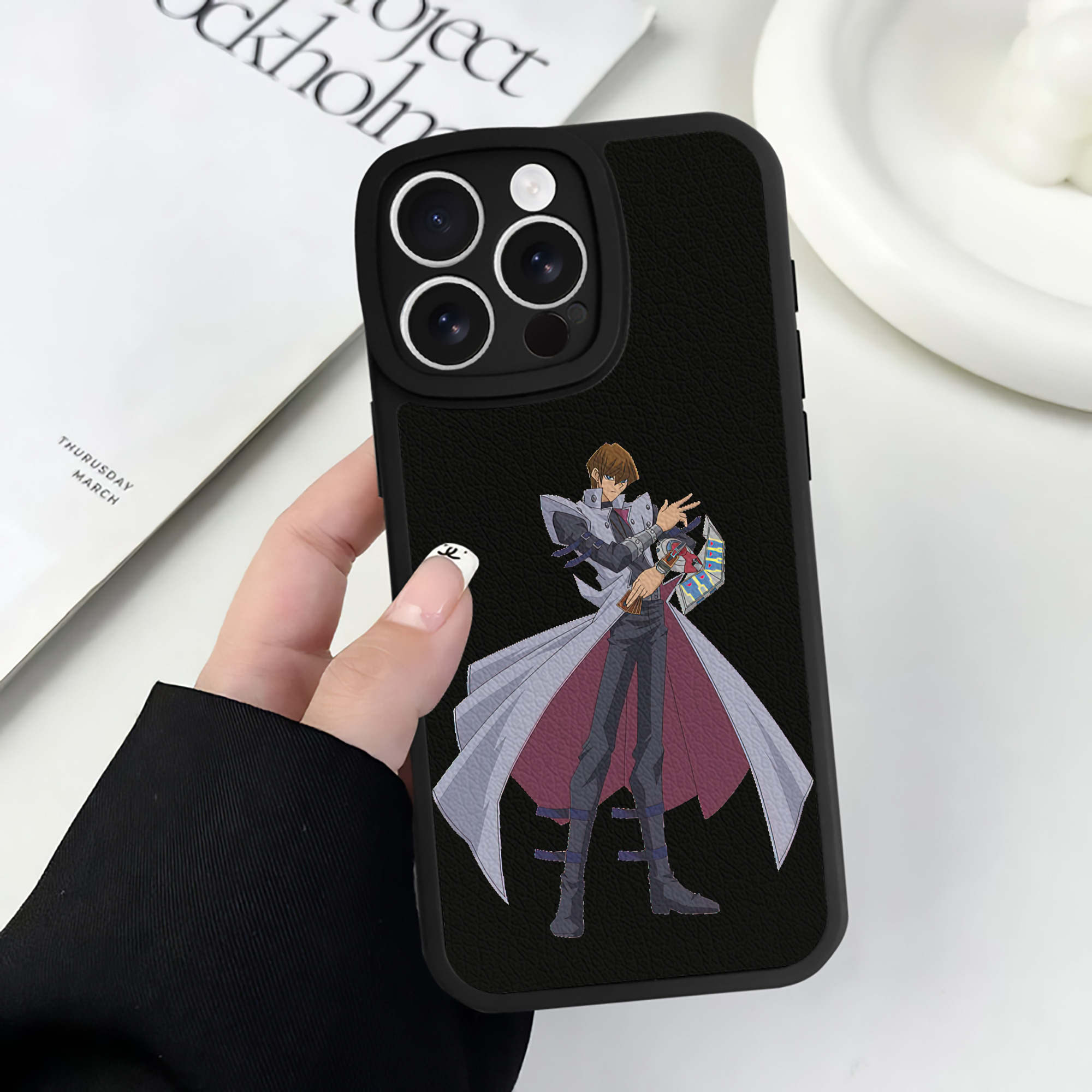 遊☆戯☆王 Yu-Gi-Oh! 【iPhone 16シリーズ対応】シリコンスマホケース（レザー調） 材質：シリコン